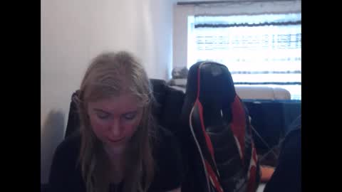 Snapshot of jenisandpeter chatting on 05-21-26, 05:14 JenisAndPeter online show from 05-21-26, 05:14