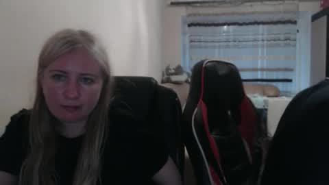 Snapshot of jenisandpeter chatting on 05-22-26, 05:40 JenisAndPeter online show from 05-22-26, 05:40