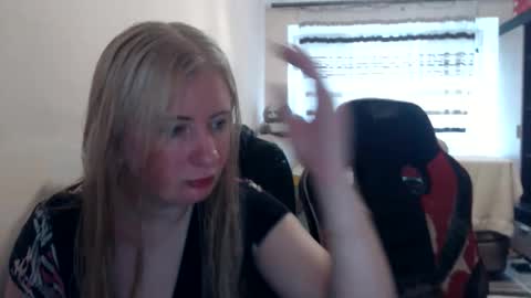 Snapshot of jenisandpeter chatting on 05-30-26, 07:05 JenisAndPeter online show from 05-30-26, 07:05
