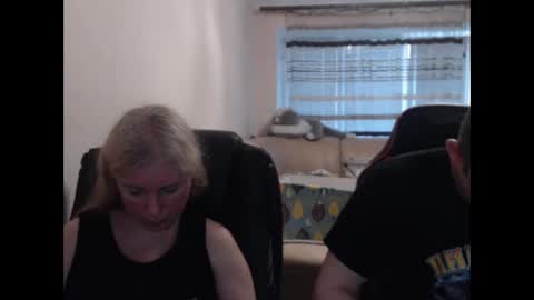 Snapshot of jenisandpeter chatting on 06-11-26, 05:44 JenisAndPeter online show from 06-11-26, 05:44
