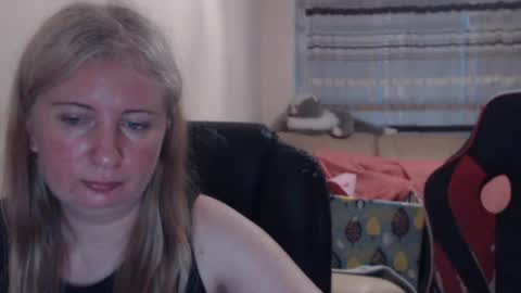 Snapshot of jenisandpeter chatting on 06-12-26, 06:07 JenisAndPeter online show from 06-12-26, 06:07