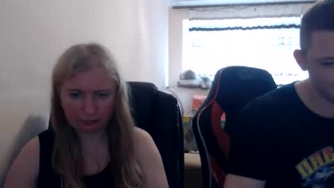 Snapshot of jenisandpeter chatting on 06-13-26, 06:33 JenisAndPeter online show from 06-13-26, 06:33