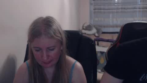 Snapshot of jenisandpeter chatting on 06-21-26, 06:21 JenisAndPeter online show from 06-21-26, 06:21