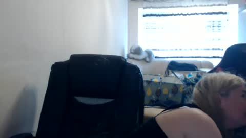 Snapshot of jenisandpeter chatting on 06-29-26, 10:15 JenisAndPeter online show from 06-29-26, 10:15