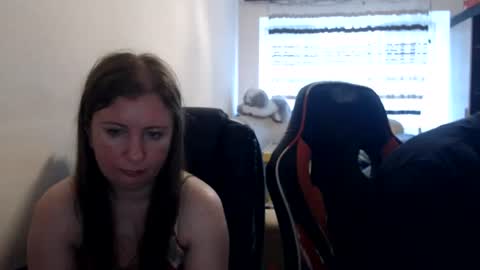 Snapshot of jenisandpeter chatting on 07-05-26, 05:14 JenisAndPeter online show from 07-05-26, 05:14
