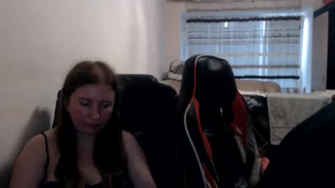 Snapshot of jenisandpeter chatting on 07-15-26, 05:51 JenisAndPeter online show from 07-15-26, 05:51