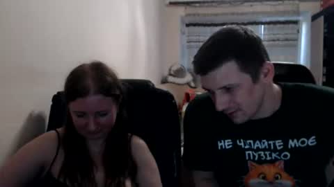 Snapshot of jenisandpeter chatting on 07-16-26, 06:03 JenisAndPeter online show from 07-16-26, 06:03
