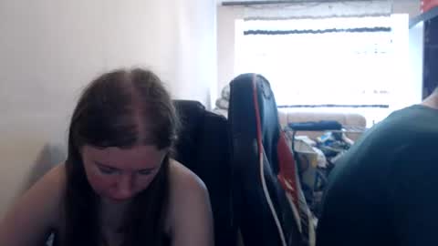 Snapshot of jenisandpeter chatting on 07-17-26, 06:09 JenisAndPeter online show from 07-17-26, 06:09