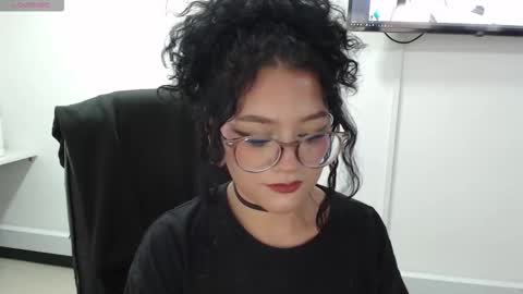 jenn online show from 11-24-25, 09:36