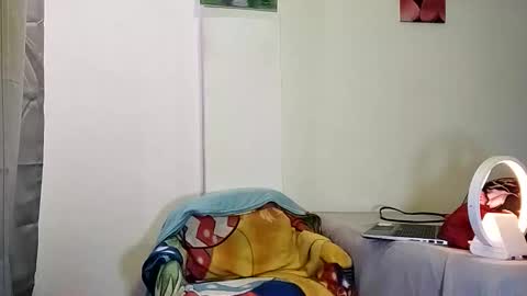 Snapshot of jenna_grey24 chatting on 12-15-25, 04:39 Isabella online show from 12-15-25, 04:39