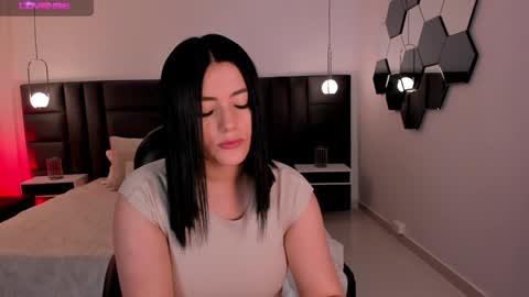 Jenna Olson  online show from 01-30-25, 06:54