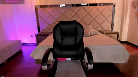 Jenna Olson  online show from 03-03-25, 09:59