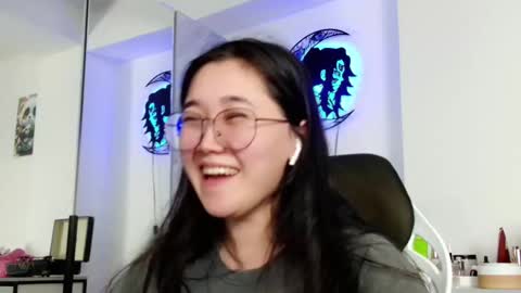 Snapshot of jennatyan chatting on 12-10-24, 04:27 JENNA online show from 12-10-24, 04:27