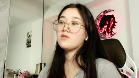 Snapshot of jennatyan chatting on 12-19-24, 04:35 JENNA online show from 12-19-24, 04:35