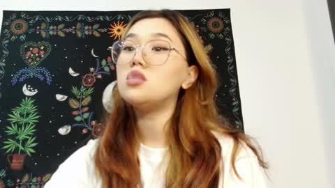 Snapshot of jennatyan chatting on 09-22-25, 01:02 JENNA online show from 09-22-25, 01:02