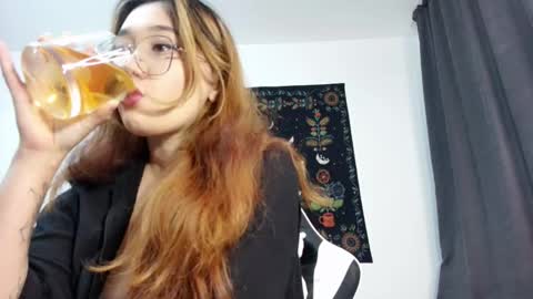 Snapshot of jennatyan chatting on 10-04-25, 02:37 JENNA online show from 10-04-25, 02:37