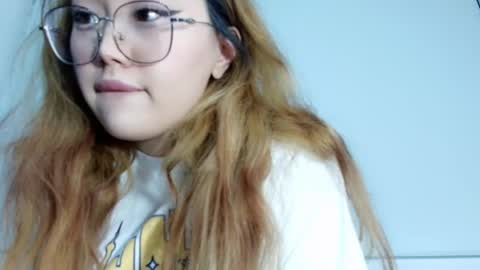 Snapshot of jennatyan chatting on 11-19-25, 12:38 JENNA online show from 11-19-25, 12:38