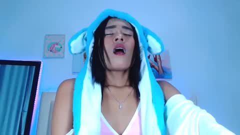 Snapshot of jenng18 chatting on 02-21-25, 10:07 jenn online show from 02-21-25, 10:07