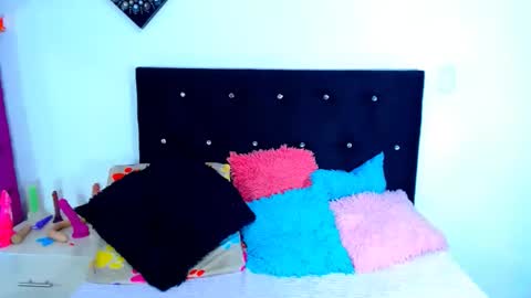 Snapshot of jenng18 chatting on 12-04-25, 08:45 jenn online show from 12-04-25, 08:45