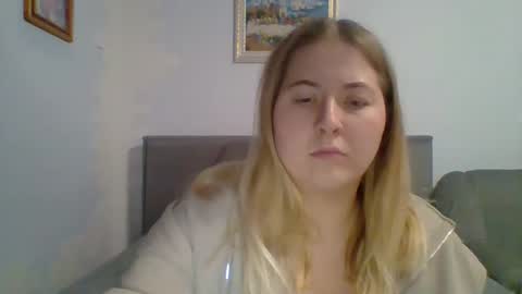 Snapshot of jenni_kristal chatting on 12-19-25, 08:05 Nicol online show from 12-19-25, 08:05