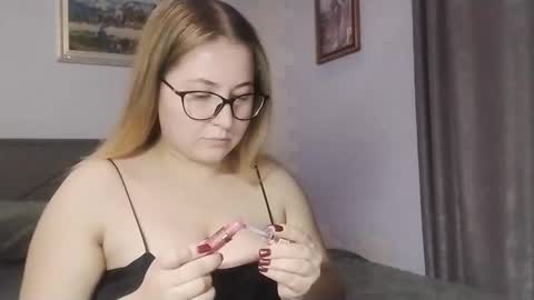 Snapshot of jenni_kristal chatting on 12-21-25, 08:27 Nicol online show from 12-21-25, 08:27