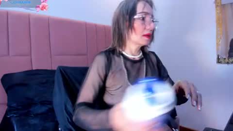 Snapshot of jennierosse chatting on 06-12-26, 12:26 Jennie online show from 06-12-26, 12:26