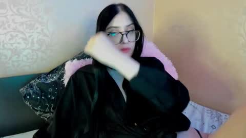 Snapshot of jennifeeeer chatting on 11-10-25, 09:47 Helen online show from 11-10-25, 09:47