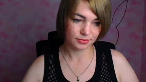 Snapshot of jennifer_cuttie chatting on 06-25-26, 06:18 Jennifer online show from 06-25-26, 06:18