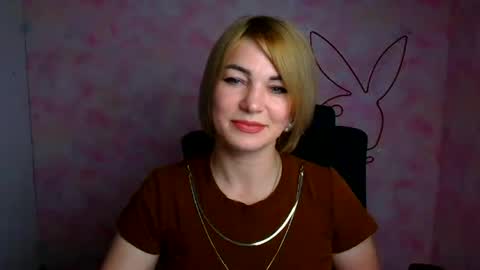 Snapshot of jennifer_cuttie chatting on 07-05-26, 12:01 Jennifer online show from 07-05-26, 12:01