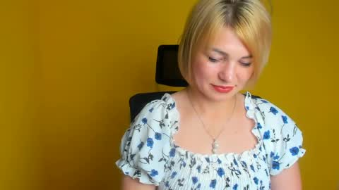 Snapshot of jennifer_cuttie chatting on 07-17-26, 06:20 Jennifer online show from 07-17-26, 06:20