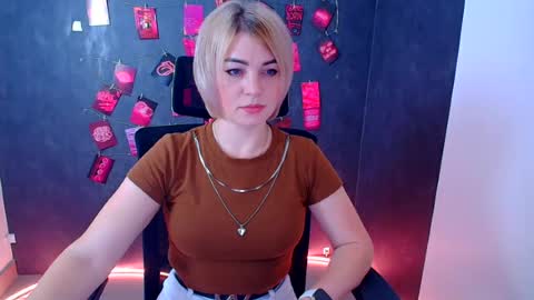 Snapshot of jennifer_cuttie chatting on 08-04-26, 11:35 Jennifer online show from 08-04-26, 11:35
