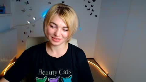 Snapshot of jennifer_cuttie chatting on 08-06-26, 12:07 Jennifer online show from 08-06-26, 12:07