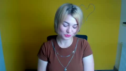 Snapshot of jennifer_cuttie chatting on 08-08-26, 06:04 Jennifer online show from 08-08-26, 06:04