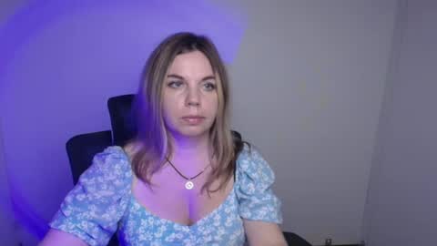 Jennifer online show from 09-08-25, 02:38