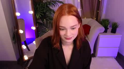 Jennifer online show from 10-04-25, 01:53