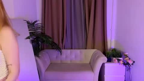 Snapshot of jennifer_shy_ chatting on 06-20-26, 11:13 Jennifer online show from 06-20-26, 11:13