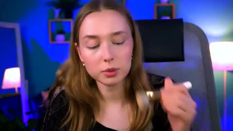 Jennifer online show from 09-18-25, 08:44