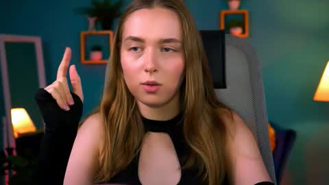 Jennifer online show from 09-19-25, 09:26