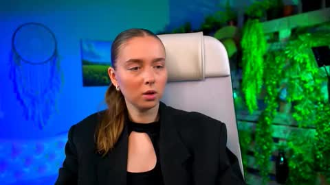 Jennifer online show from 02-24-26, 07:23