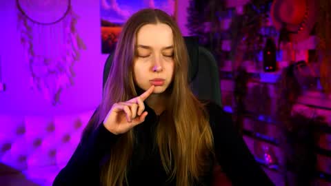 Jennifer online show from 05-18-26, 07:41
