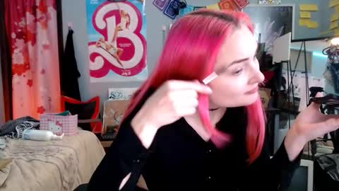 Snapshot of jennifergwen chatting on 11-26-25, 02:45 Jennifer Gwen online show from 11-26-25, 02:45