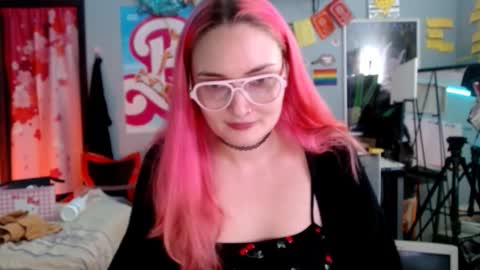 Snapshot of jennifergwen chatting on 12-17-25, 02:17 Jennifer Gwen online show from 12-17-25, 02:17