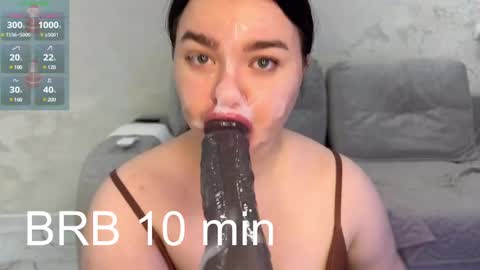 Snapshot of jennisxcharming chatting on 12-14-24, 01:17 Mila online show from 12-14-24, 01:17