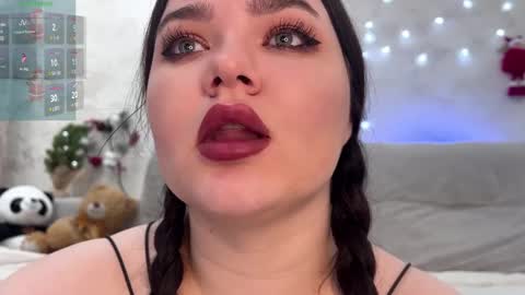 Snapshot of jennisxcharming chatting on 12-25-24, 10:16 Mila online show from 12-25-24, 10:16