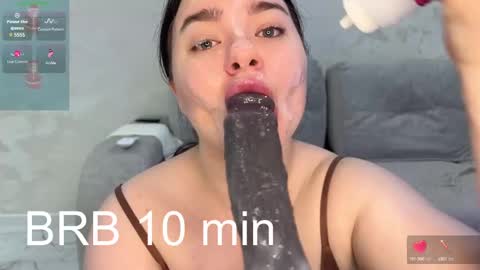 Snapshot of jennisxcharming chatting on 12-31-24, 03:12 Mila online show from 12-31-24, 03:12