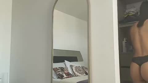 Jenn online show from 11-21-25, 06:39