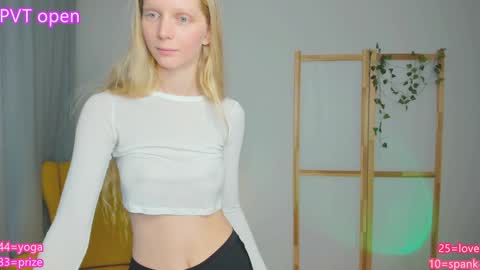 Snapshot of jenny_ames chatting on 12-11-24, 09:01 Jenny online show from 12-11-24, 09:01