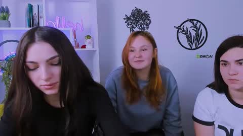 Snapshot of jenny_donne chatting on 02-18-26, 12:45 jenny_donne online show from 02-18-26, 12:45