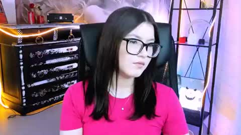 Snapshot of jennygibson chatting on 06-19-26, 05:34 JENNY online show from 06-19-26, 05:34