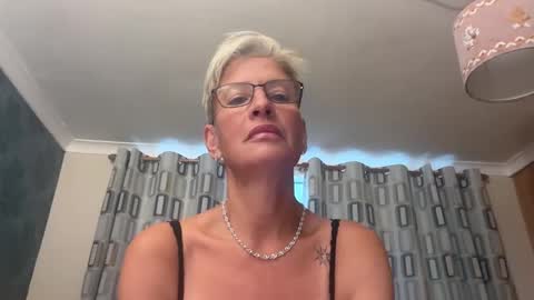 Snapshot of jennyhazel69 chatting on 09-20-25, 03:13 JennyHazel online show from 09-20-25, 03:13